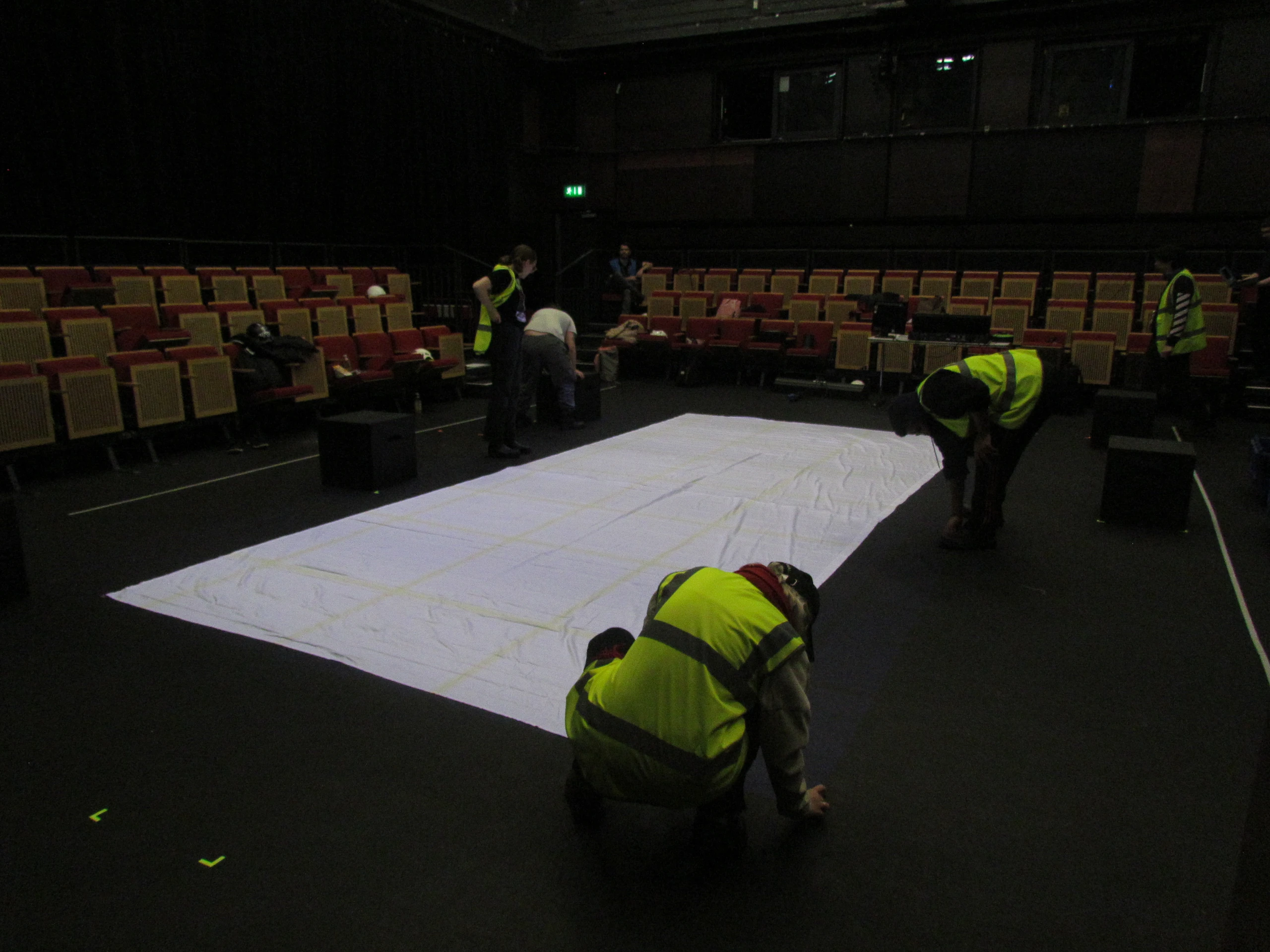 setting up the projection screen